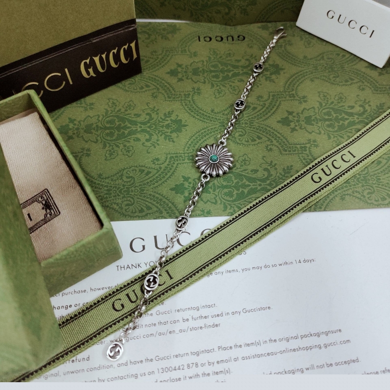 G*u*i bracelets